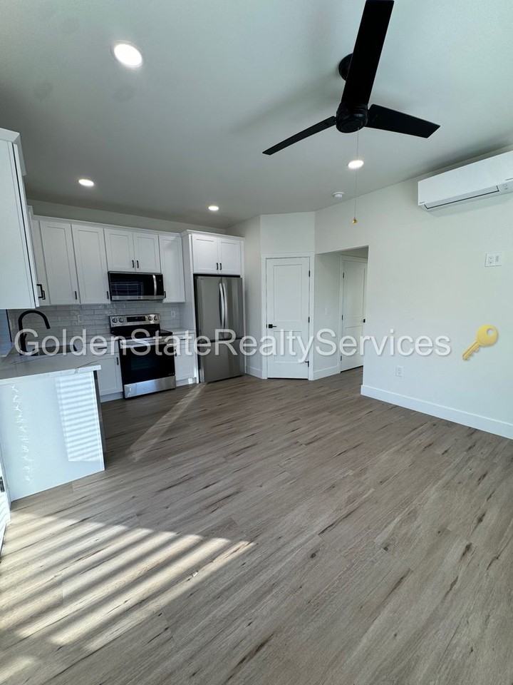 329A Pleasant St - Photo 7 of 14