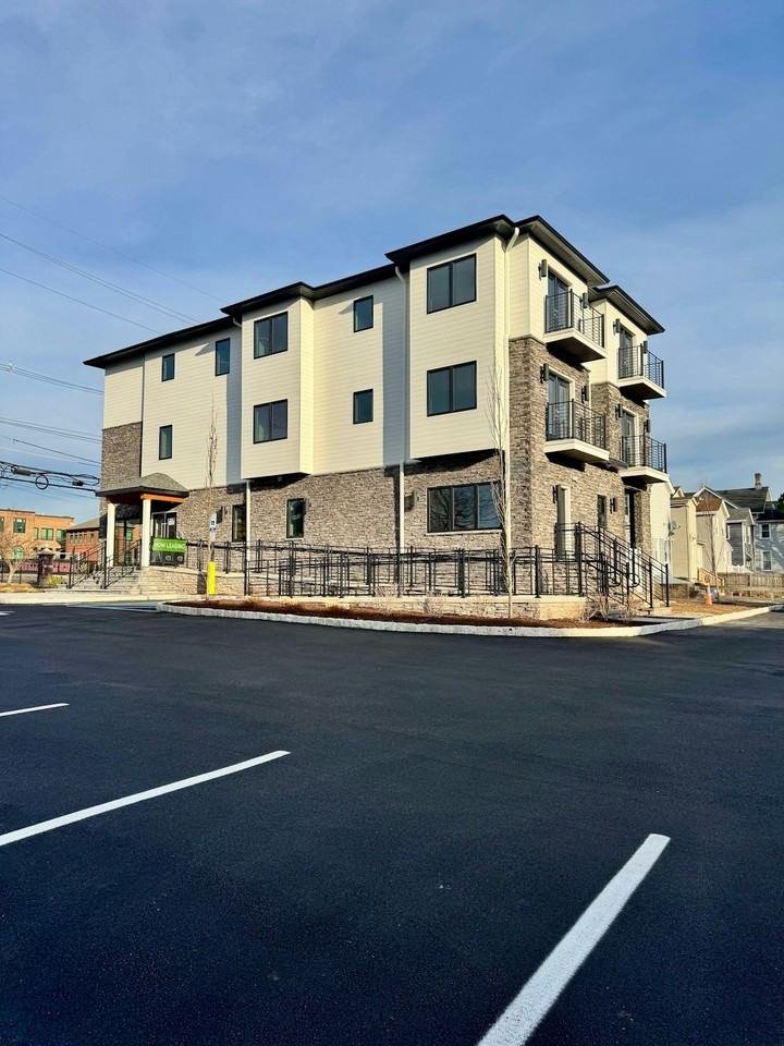 85 West High Street, Unit 3R - Photo 3 of 32