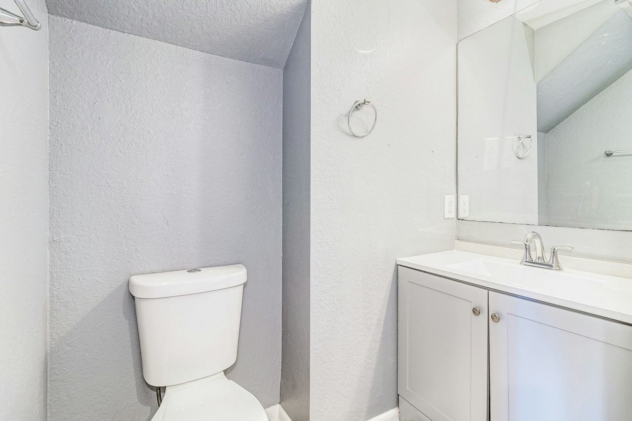 2912 East Columbus Drive, Unit 2 - Photo 5 of 11