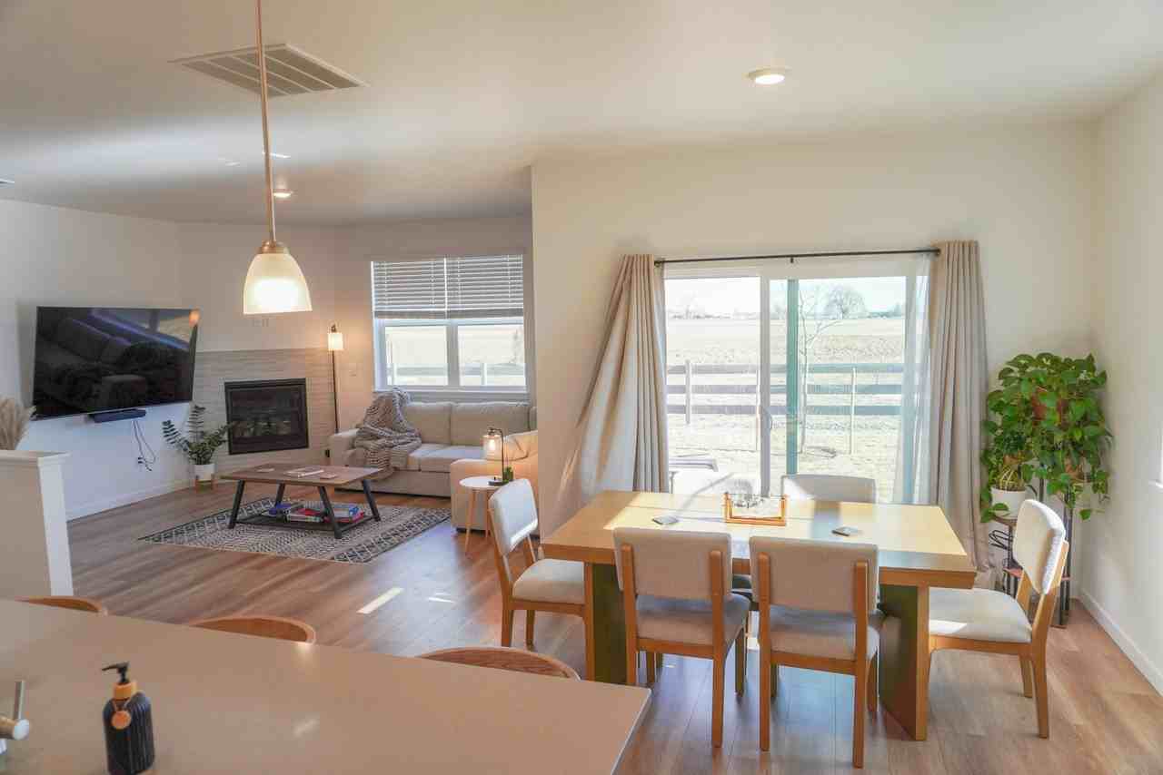 1858 Mount Monroe Drive - Photo 4 of 19