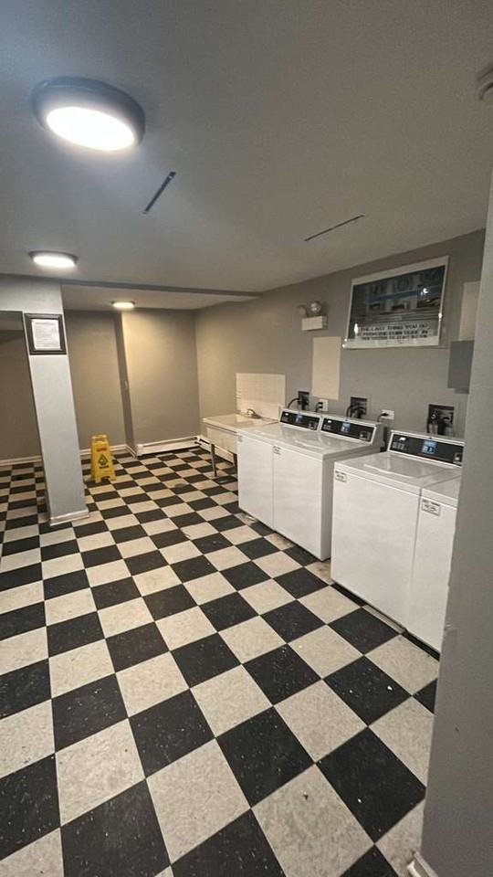 909 East 40th Street - Photo 3 of 14