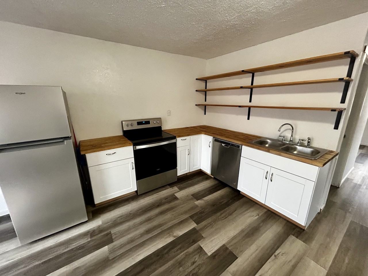 805 S Atlantic St #1 - Photo 3 of 10