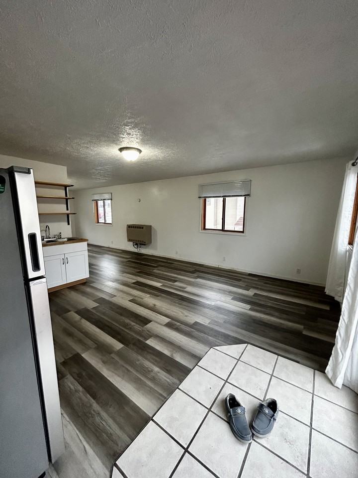 805 S Atlantic St #1 - Photo 4 of 10