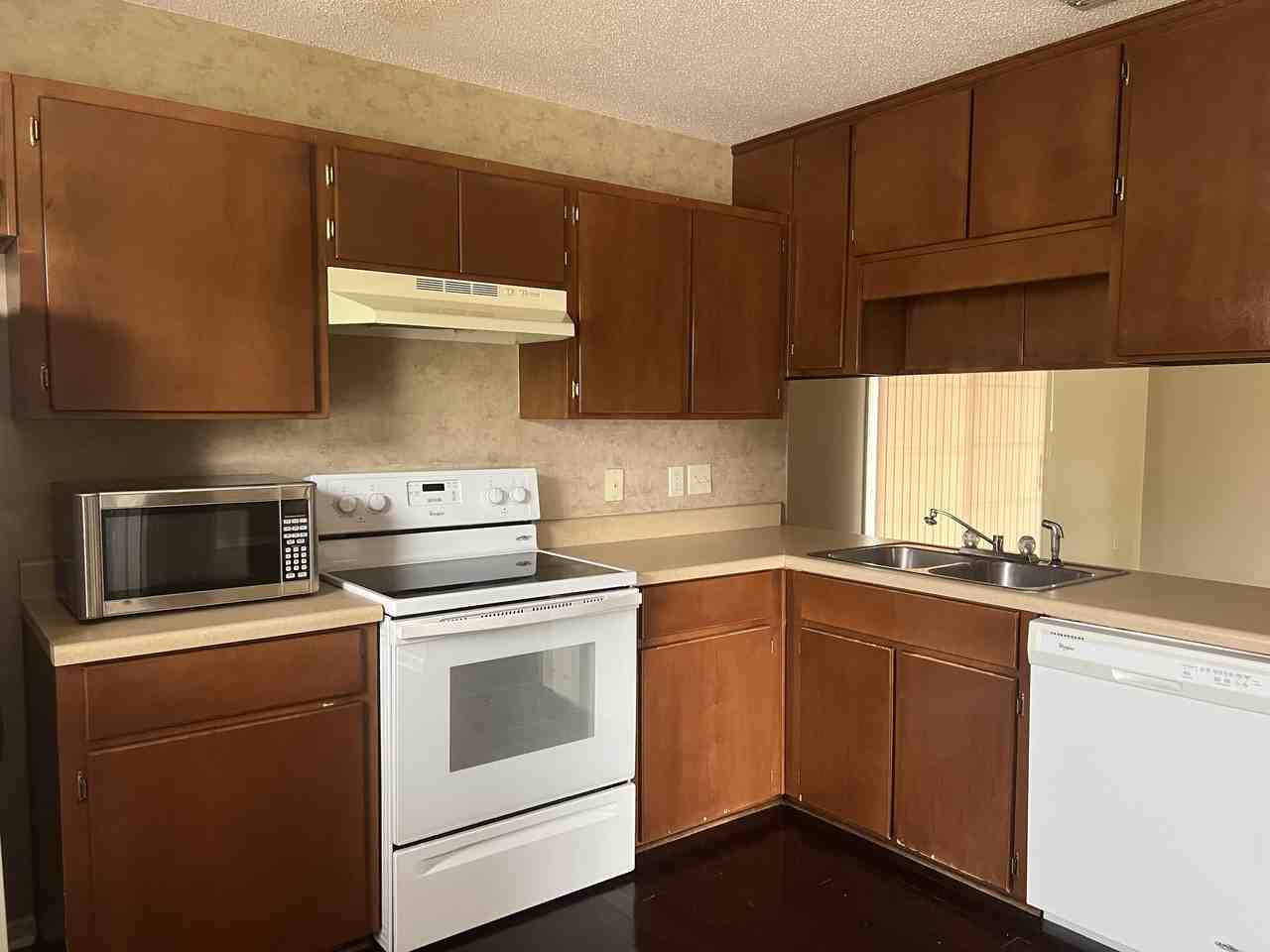 103 Bridgemont Way #103 - Photo 2 of 9