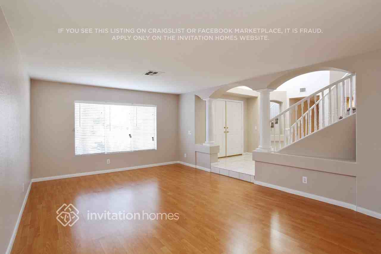 8963 Hillsboro Creek Ct - Photo 2 of 19