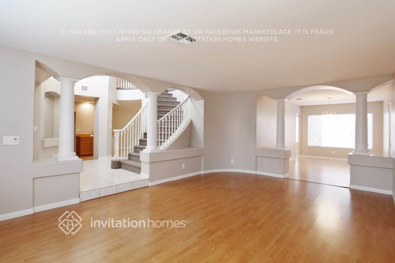 8963 Hillsboro Creek Ct - Photo 3 of 19