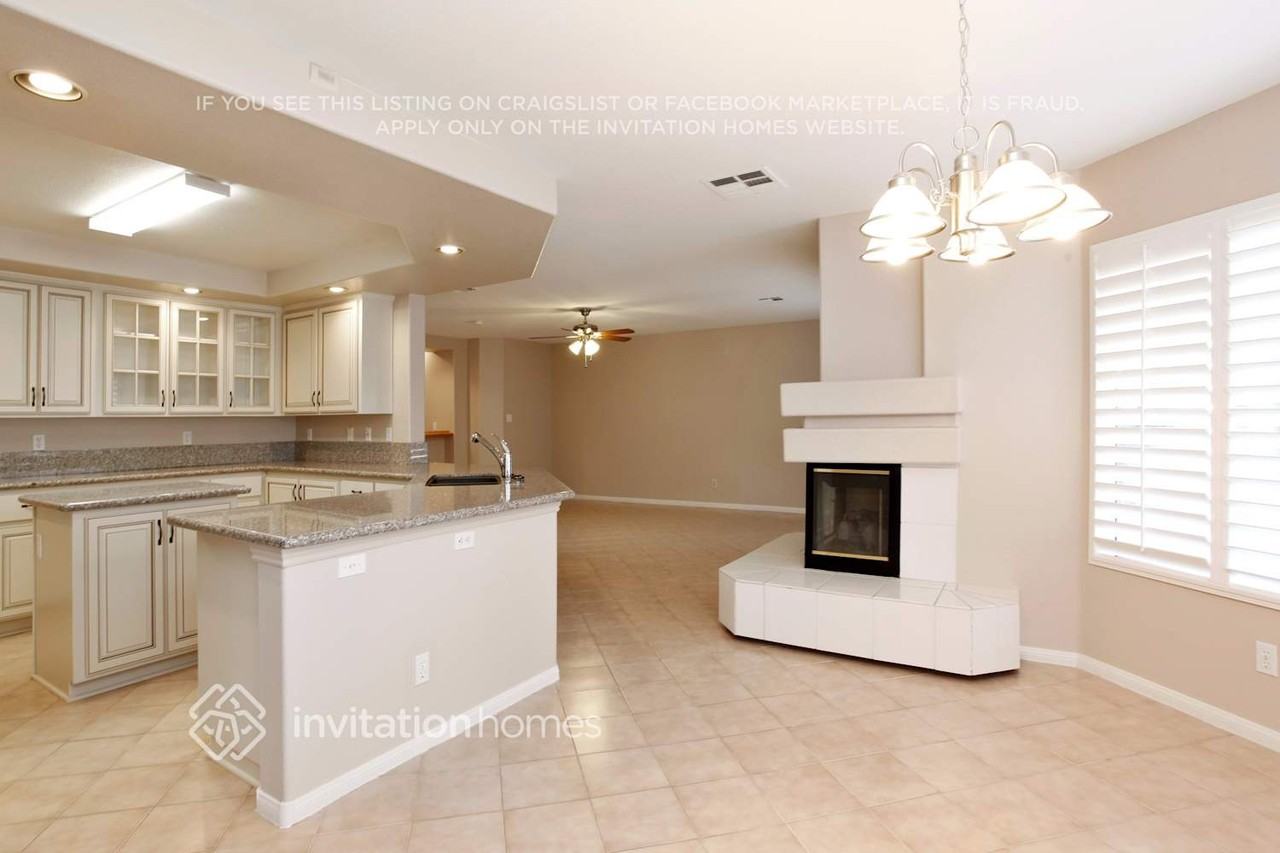 8963 Hillsboro Creek Ct - Photo 5 of 19