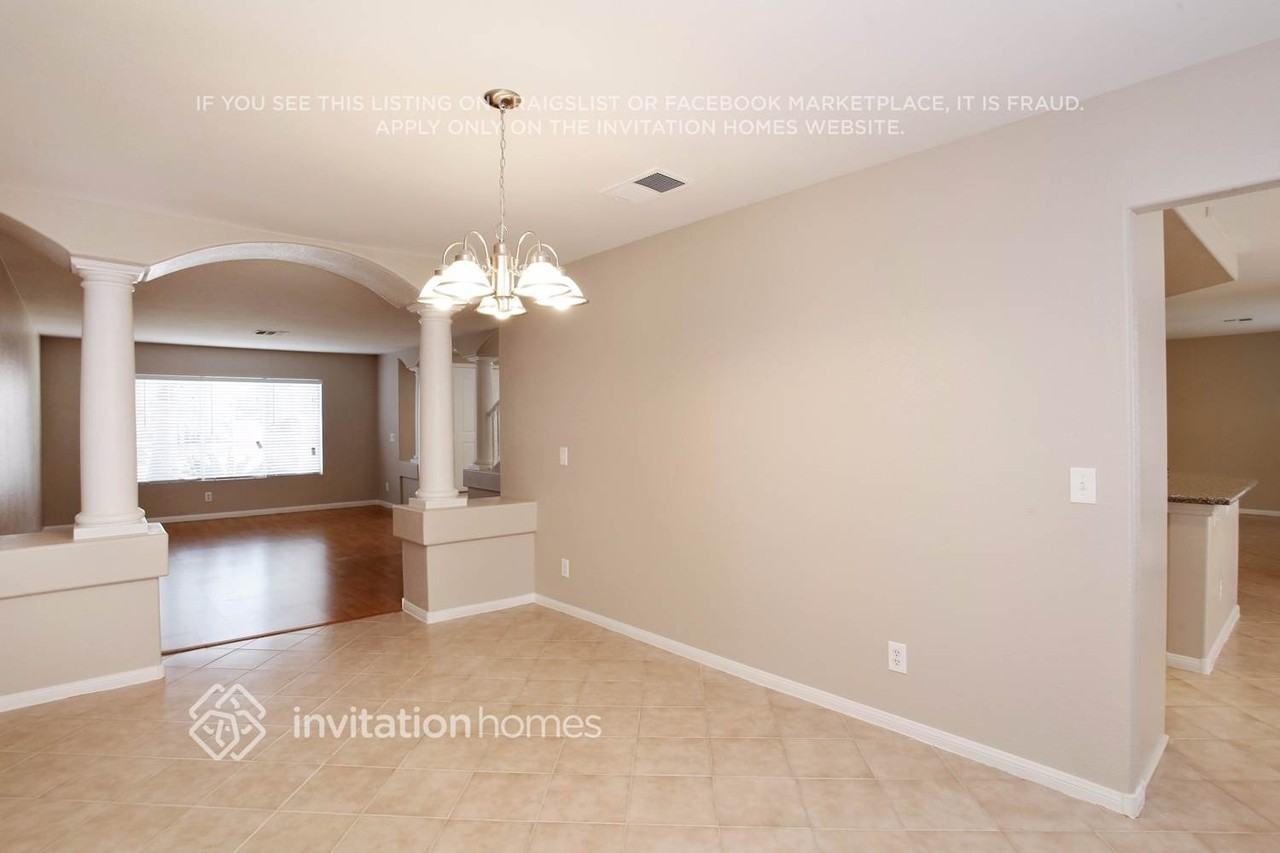 8963 Hillsboro Creek Ct - Photo 6 of 19