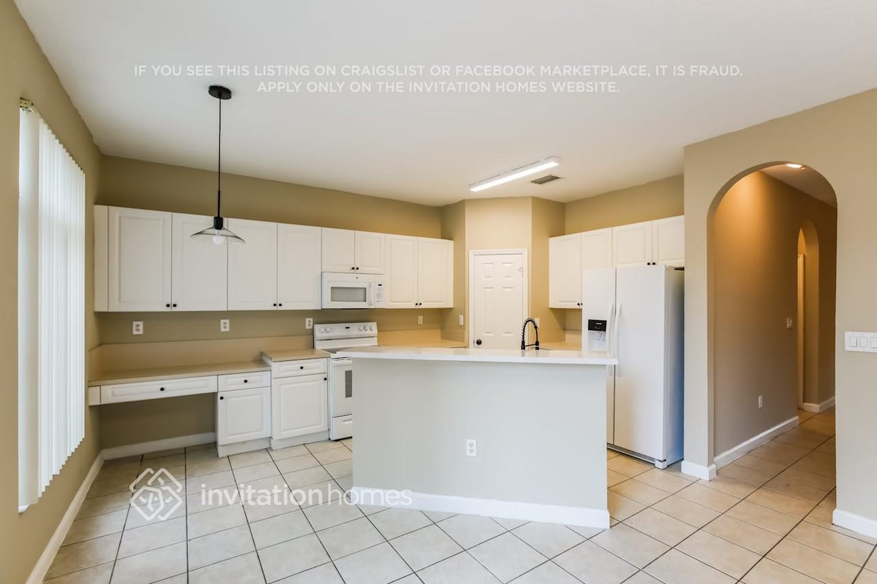 11351 Nw 56th Ter - Photo 6 of 18