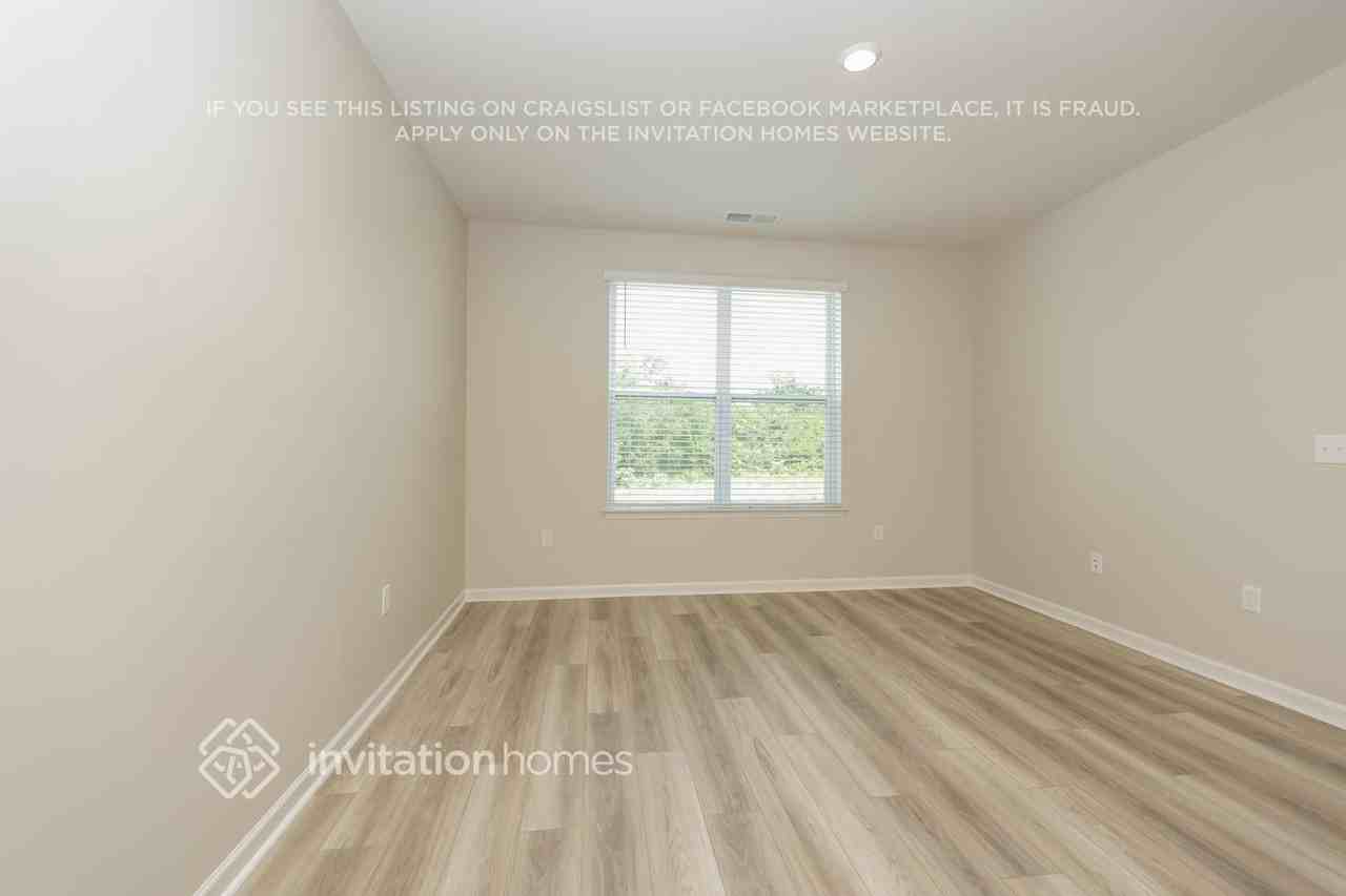 1002 Legacy Ct - Photo 4 of 18