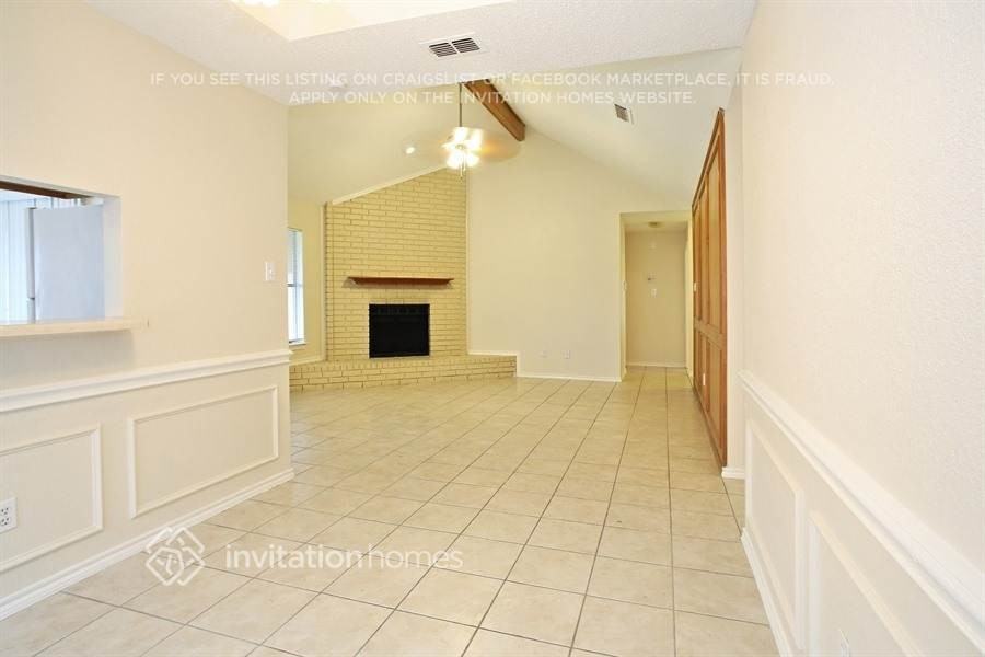 4817 Creekridge Ln - Photo 3 of 19