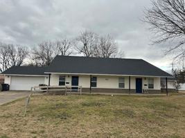 featured image of 807 Maple Dr #A