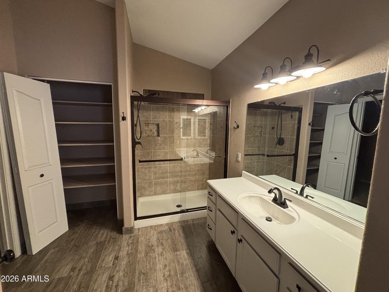 1622 S Park St - Photo 3 of 12