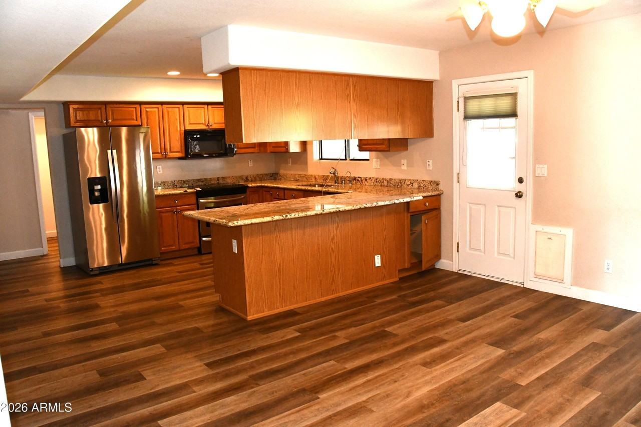 1346 W 13th St - Photo 5 of 23