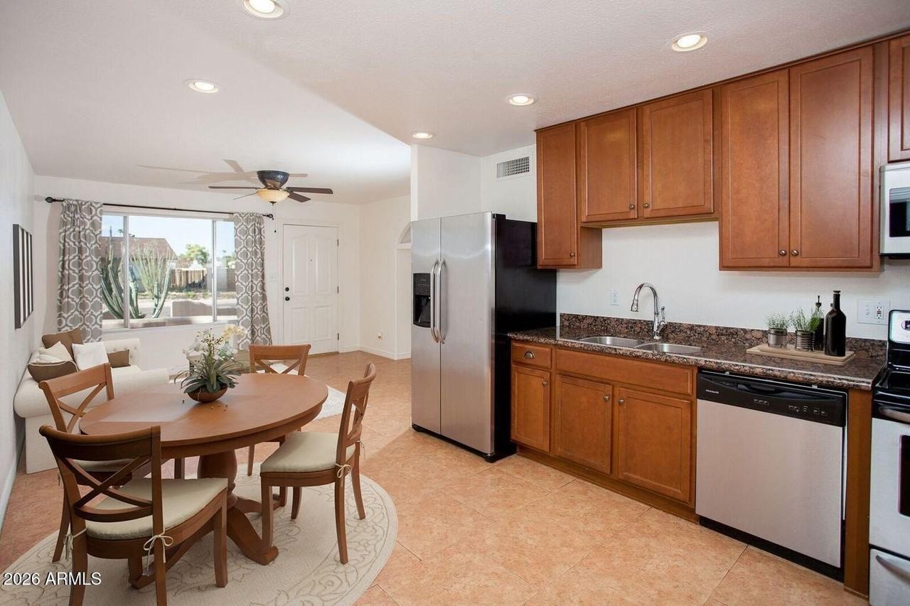 3228 W Lisbon Ln - Photo 2 of 43