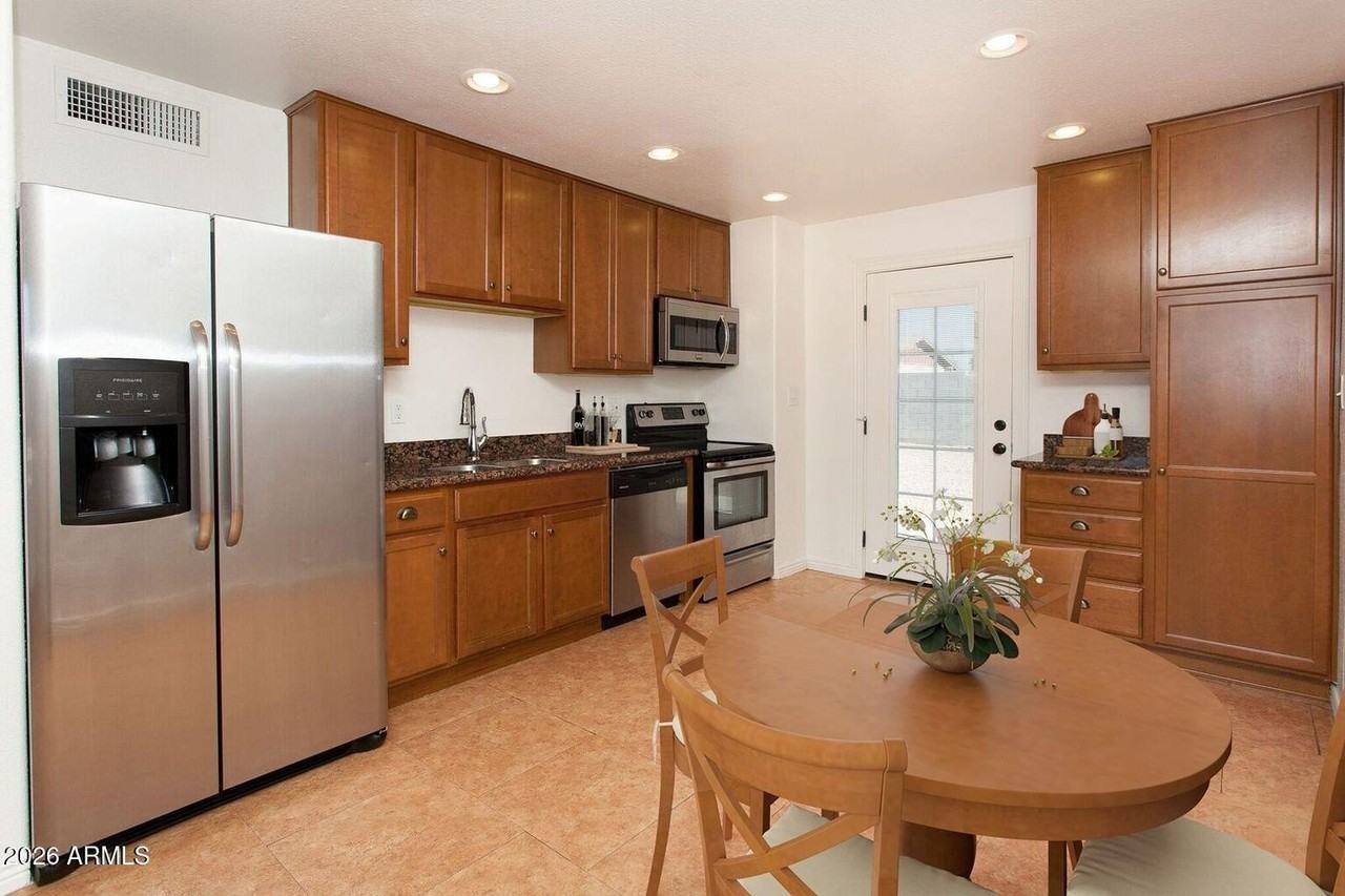 3228 W Lisbon Ln - Photo 4 of 43