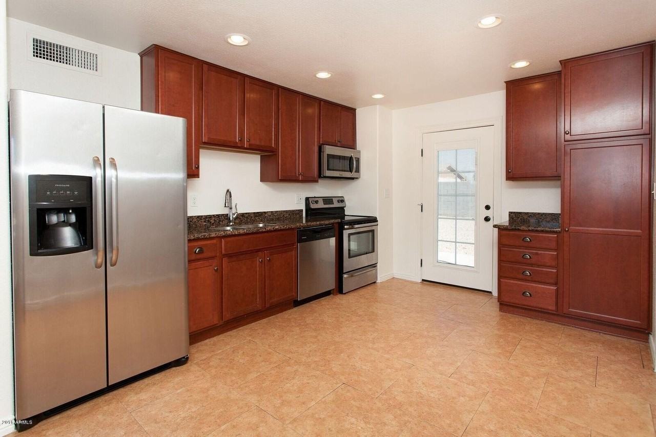 3228 W Lisbon Ln - Photo 5 of 43