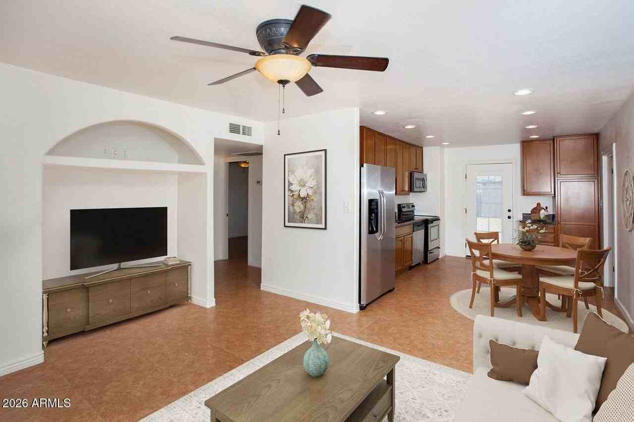 3228 W Lisbon Ln - Photo 6 of 43