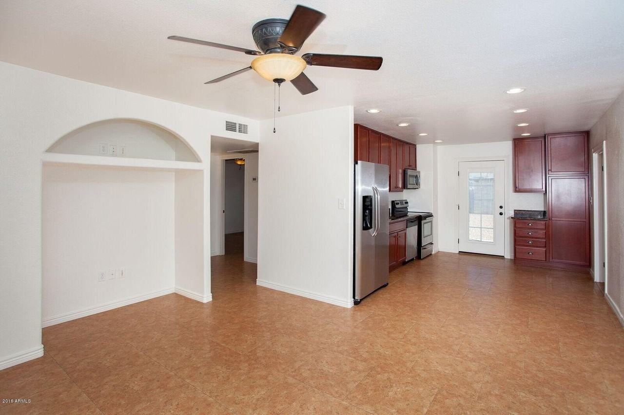 3228 W Lisbon Ln - Photo 7 of 43