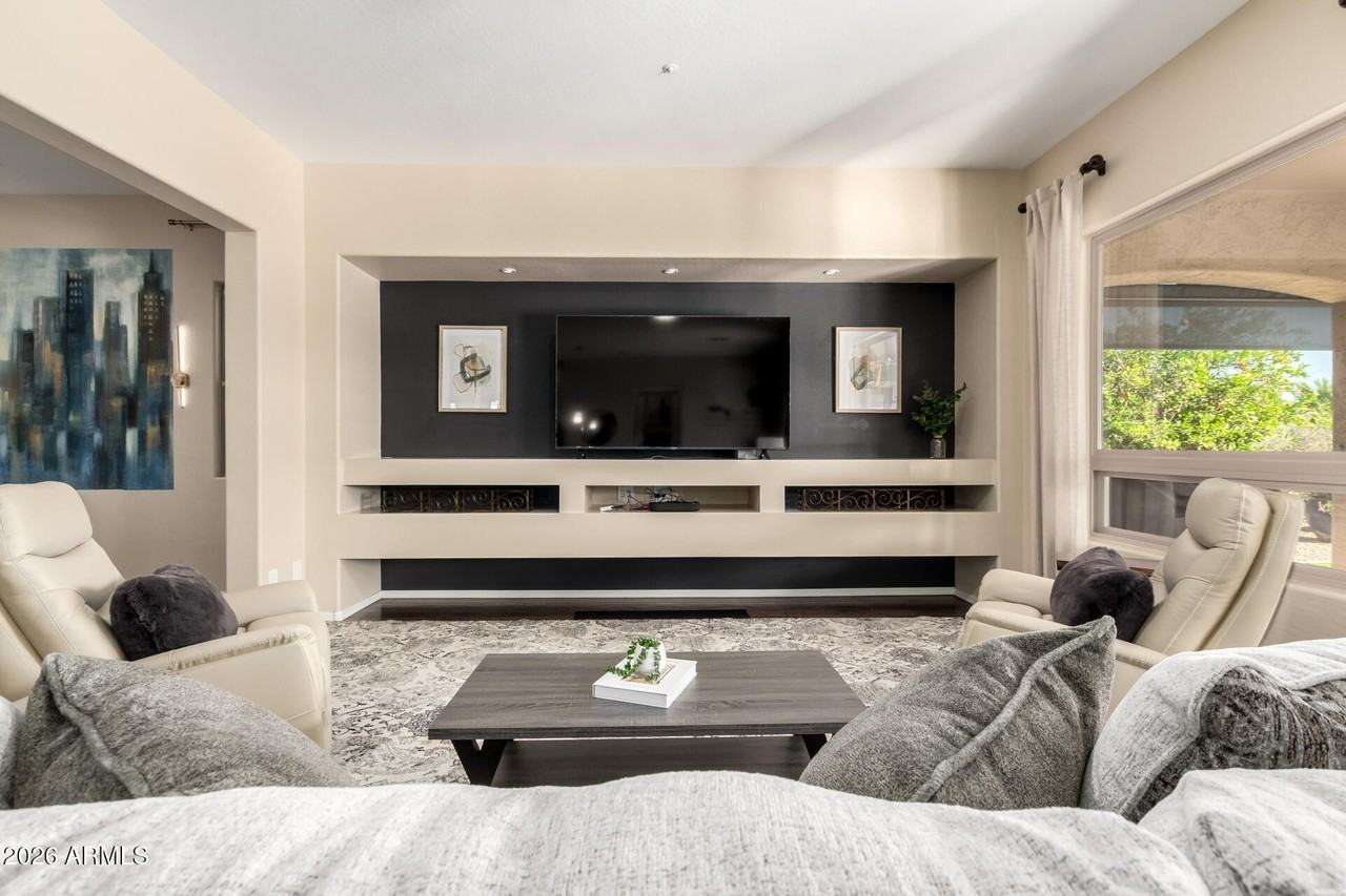 12725 W Dale Ln - Photo 7 of 50