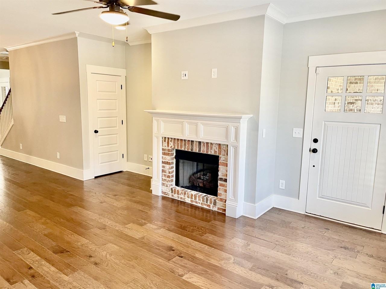 2208 Grand Ave - Photo 4 of 38