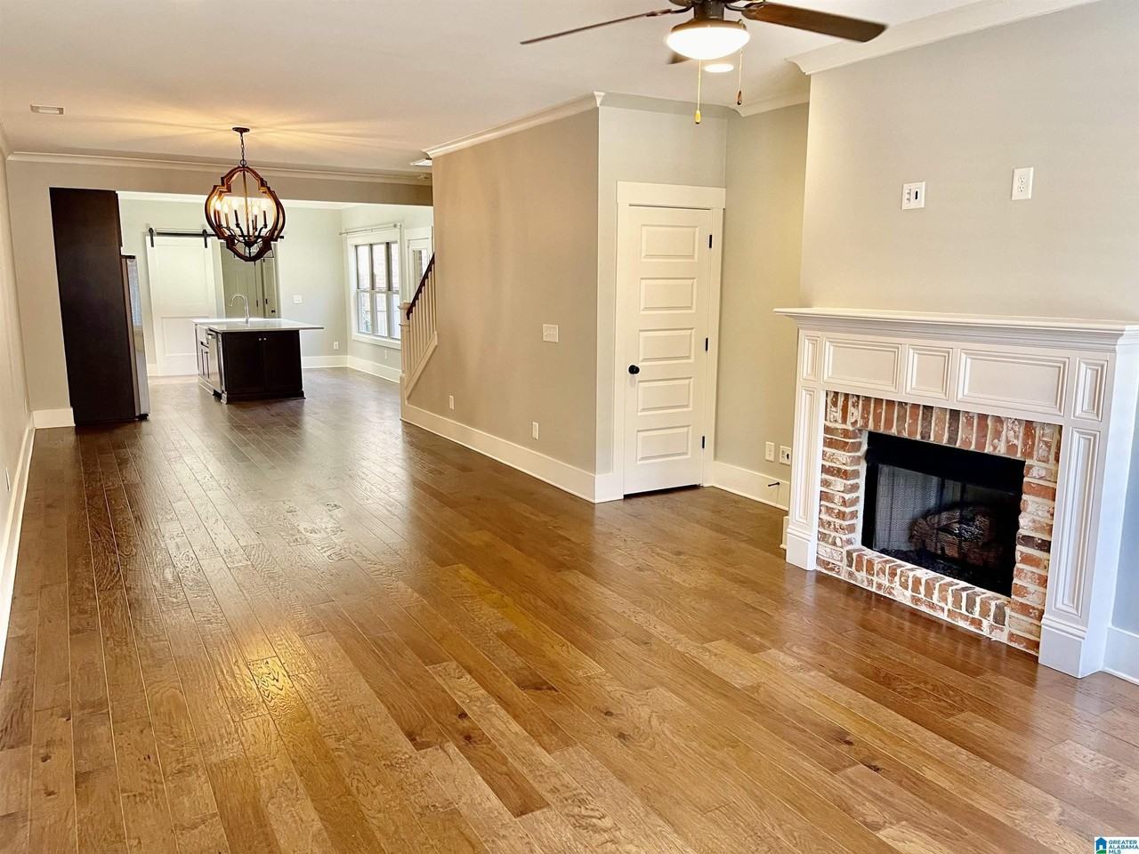 2208 Grand Ave - Photo 5 of 38