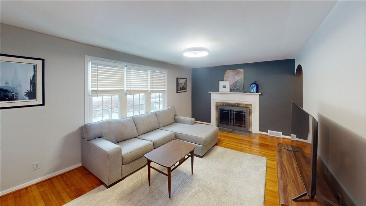 940 S Grosvenor Rd - Photo 2 of 22