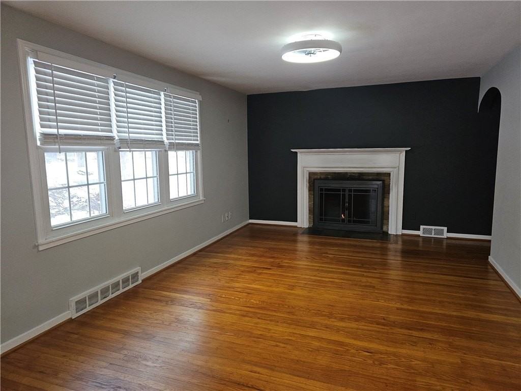 940 S Grosvenor Rd - Photo 3 of 22