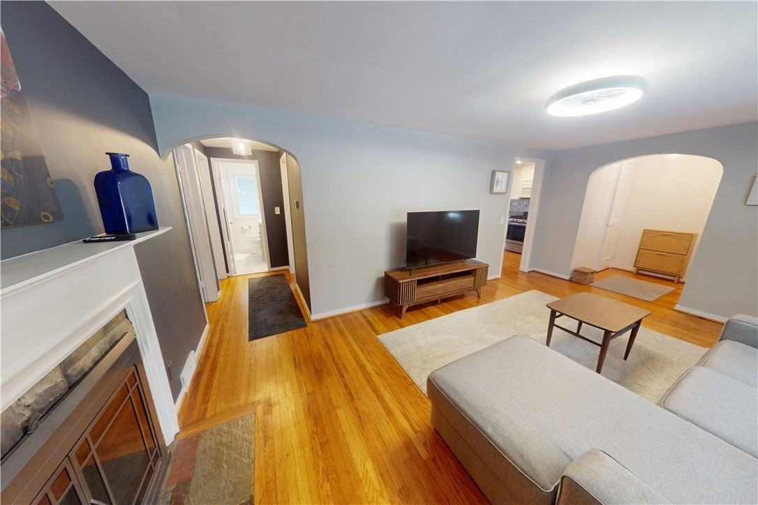 940 S Grosvenor Rd - Photo 4 of 22