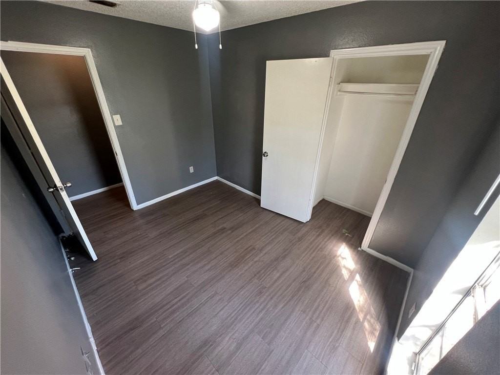 2201 Meadowglen Dr - Photo 5 of 9