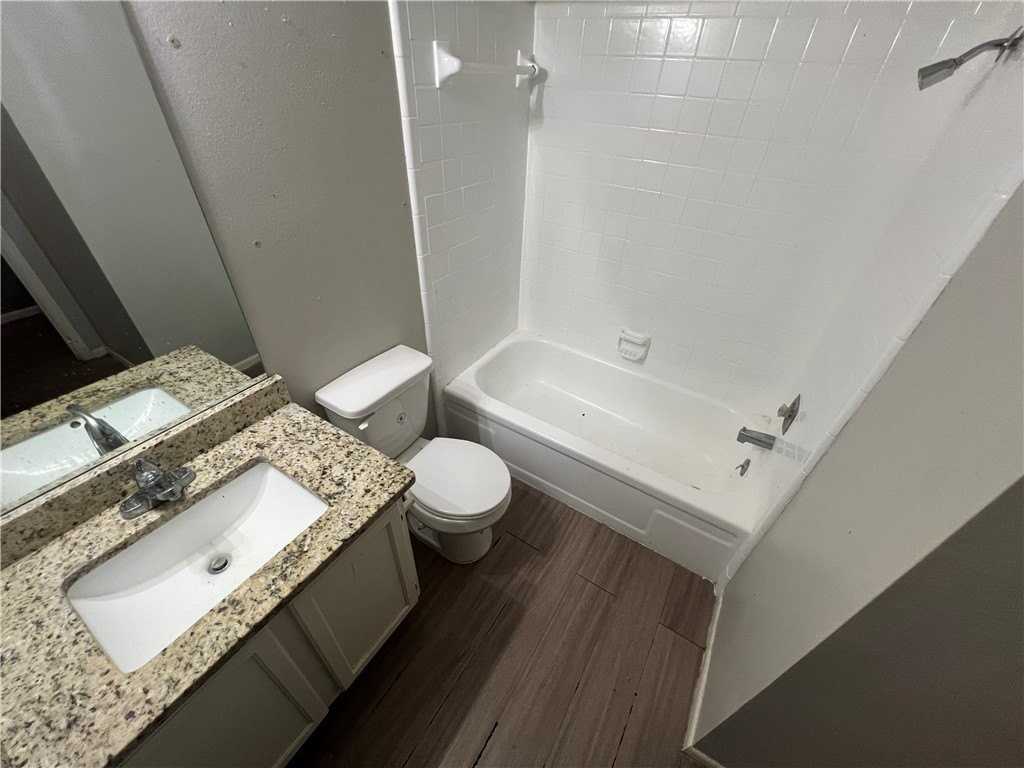 2201 Meadowglen Dr - Photo 6 of 9