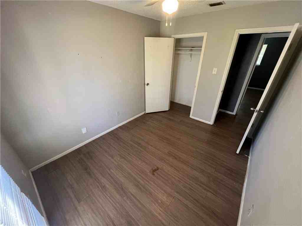 2201 Meadowglen Dr - Photo 7 of 9