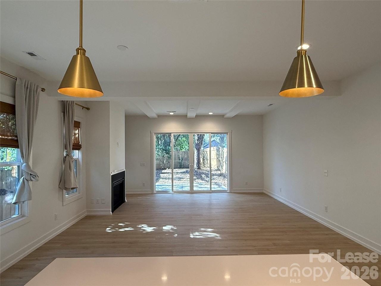 612 Ambassador St - Photo 4 of 23