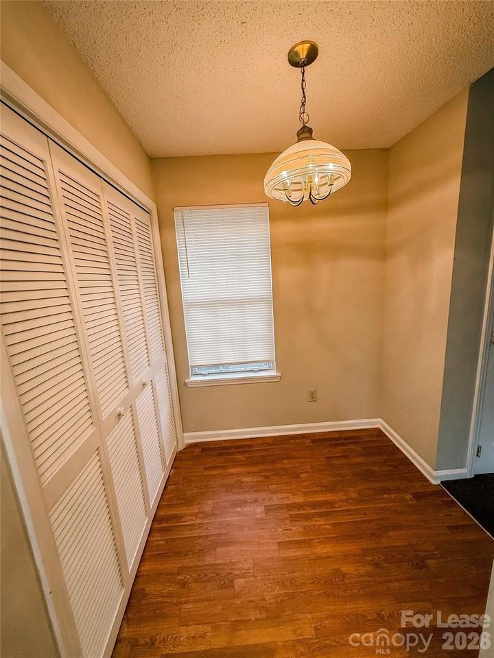 2802 Iron Gate Ln - Photo 7 of 12