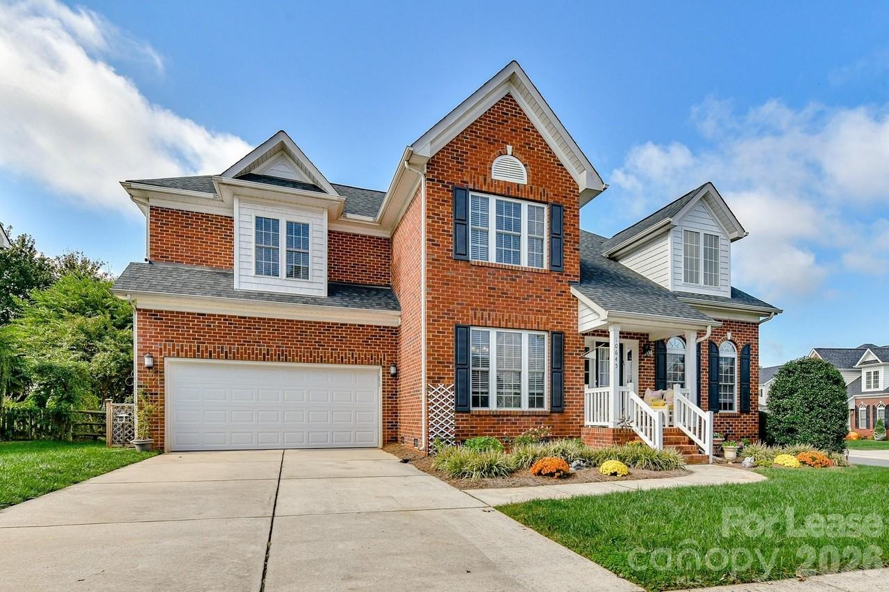 10645 Castlehill Dr - Photo 2 of 38