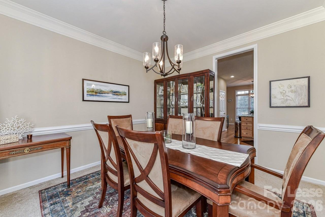 10645 Castlehill Dr - Photo 6 of 38