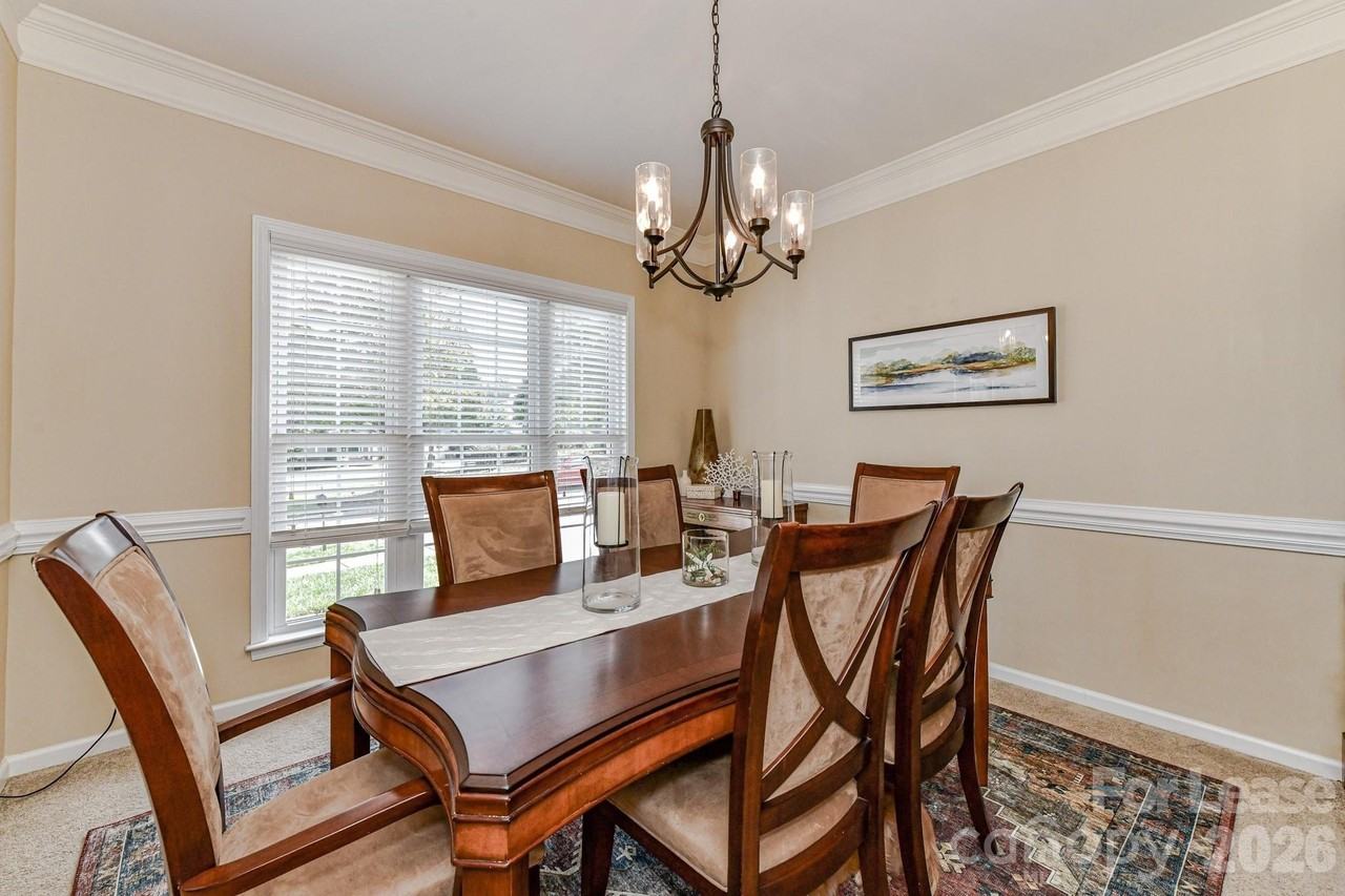 10645 Castlehill Dr - Photo 7 of 38