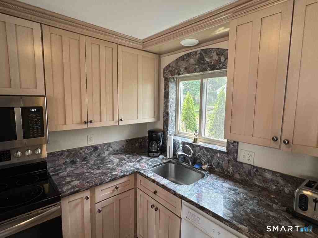 7 Clearwater Ln #7 - Photo 2 of 40