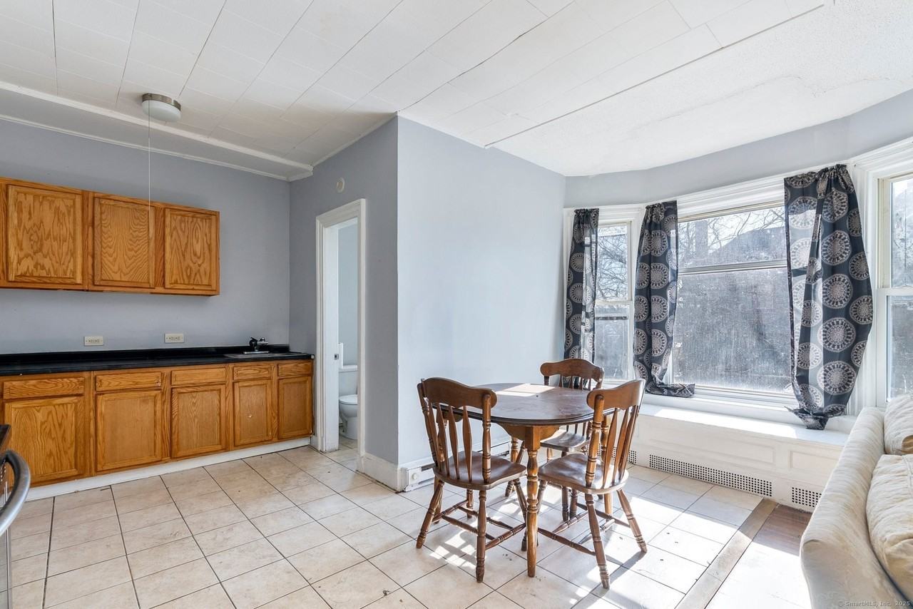 160 Prospect St #1 - Photo 6 of 13