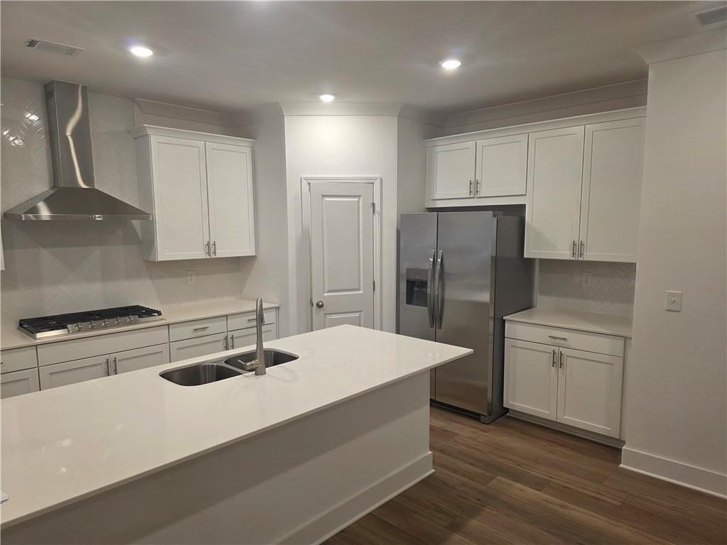 221 Brownlee Rd - Photo 7 of 33