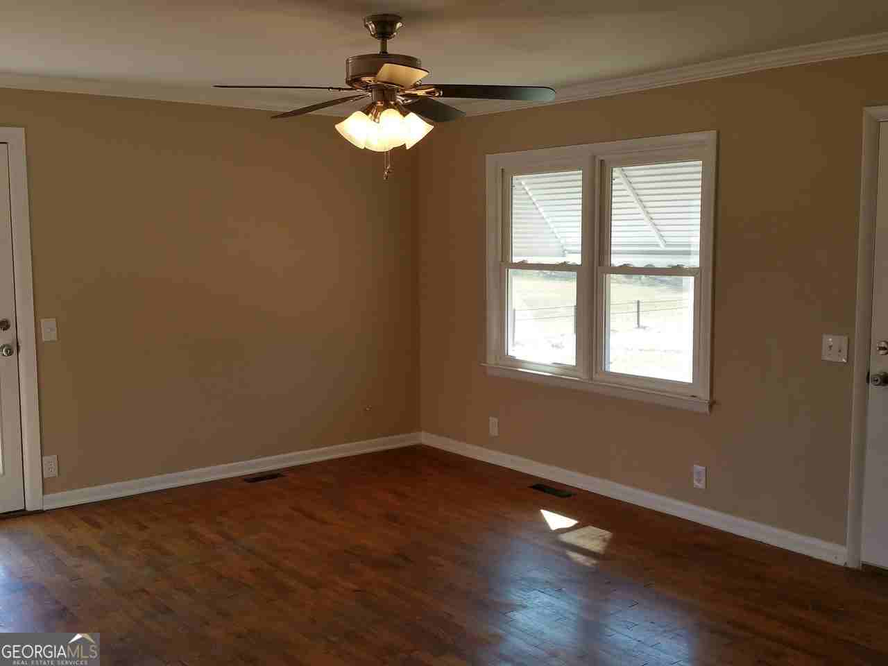 61 Tram Track Rd Ne - Photo 3 of 10