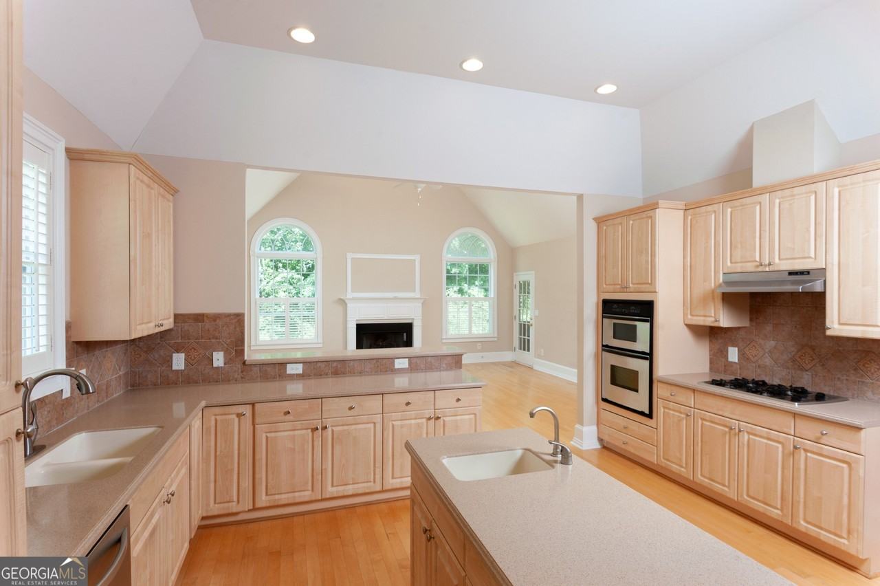 8008 Revere Dr - Photo 3 of 21