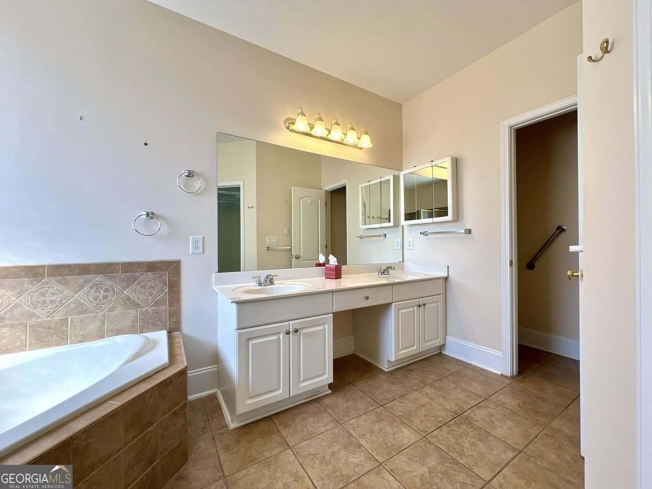 8008 Revere Dr - Photo 7 of 21