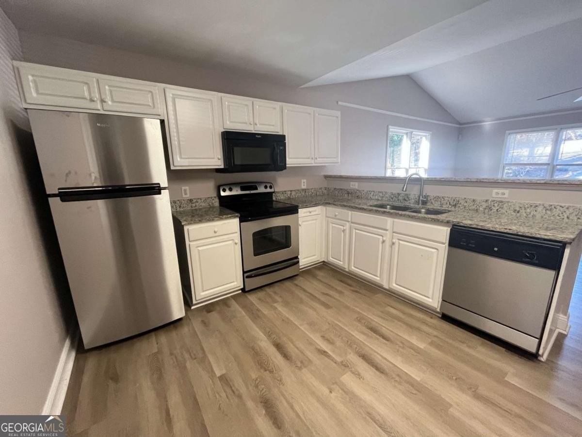 100 Fair Oaks Dr - Photo 2 of 17