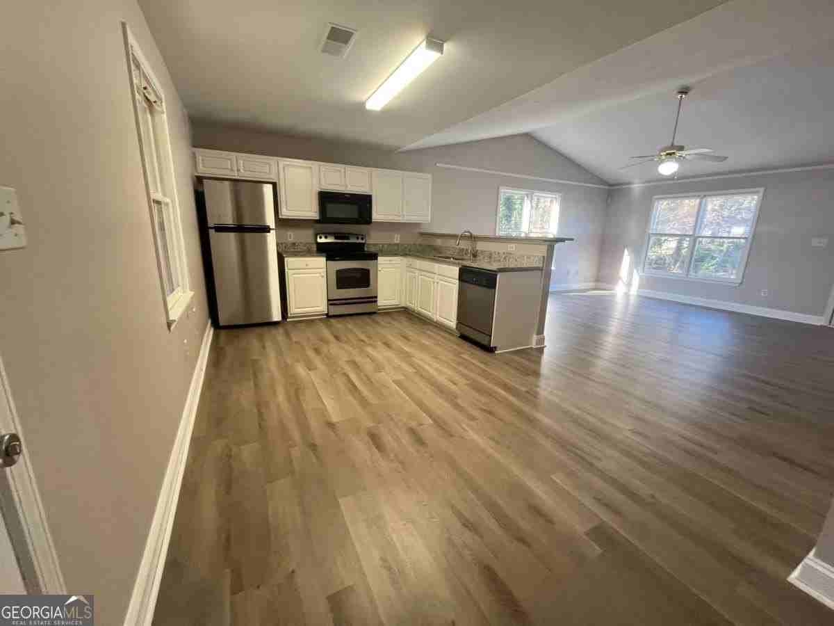 100 Fair Oaks Dr - Photo 3 of 17