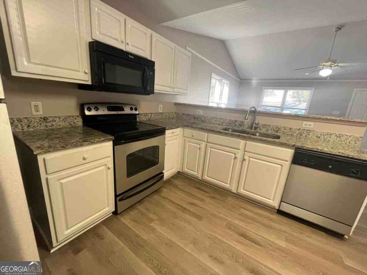 100 Fair Oaks Dr - Photo 4 of 17