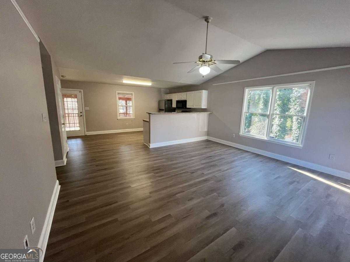 100 Fair Oaks Dr - Photo 5 of 17