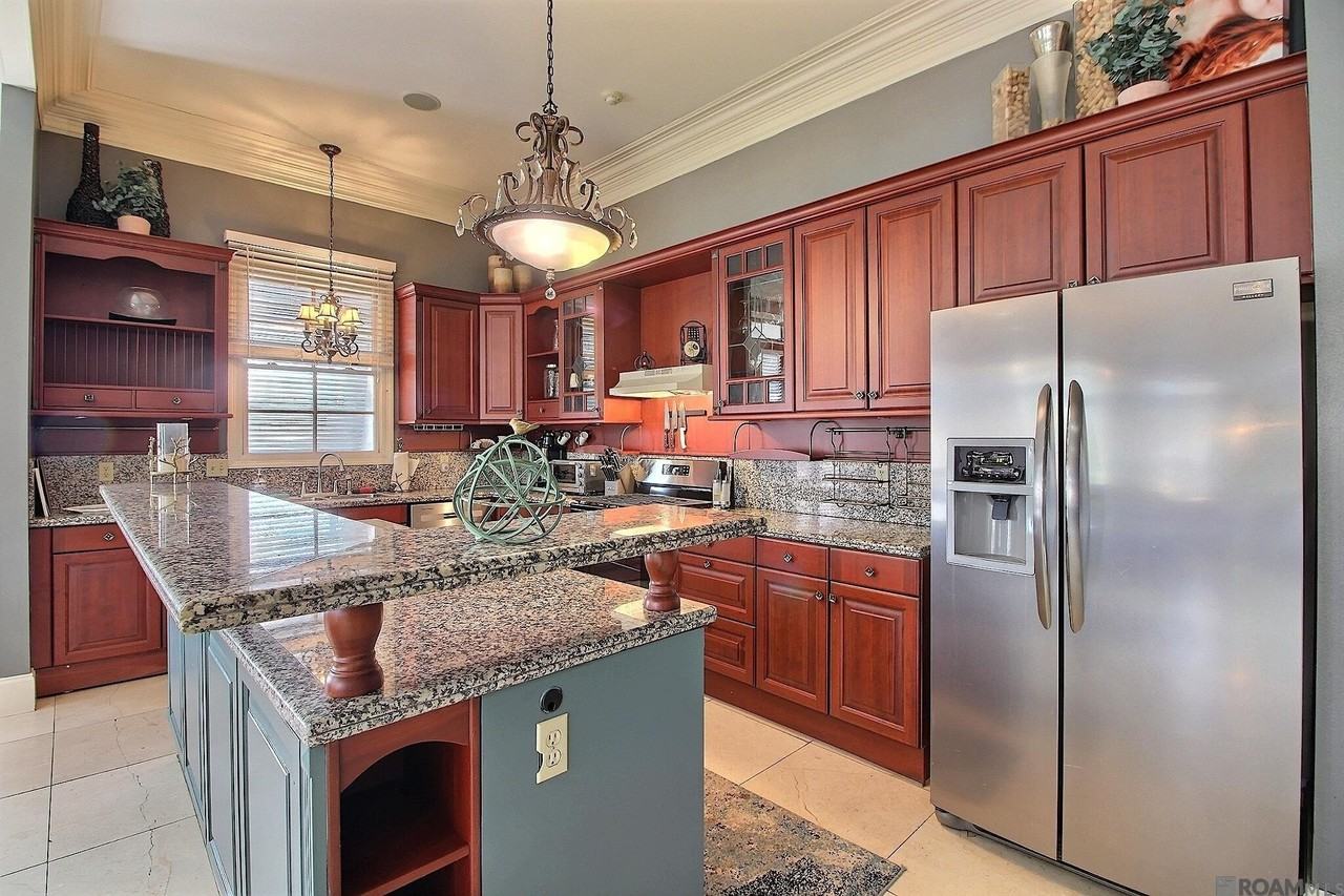 5855 Government St - Photo 6 of 26