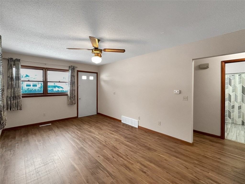 211 Walnut St - Photo 3 of 14