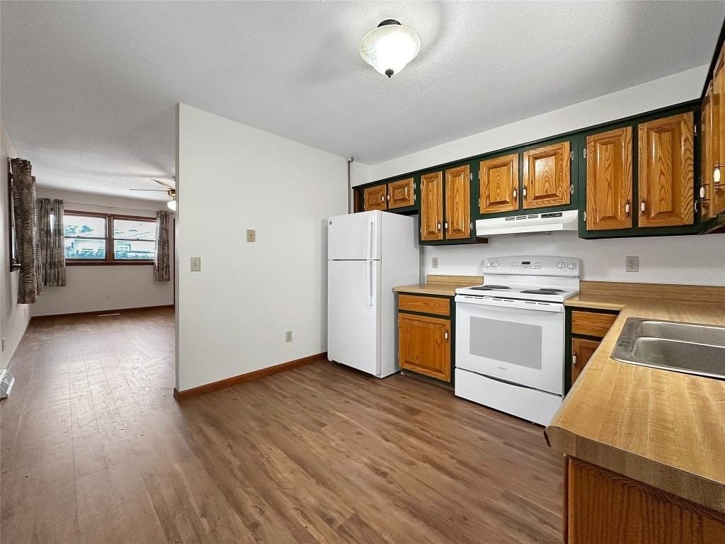 211 Walnut St - Photo 4 of 14